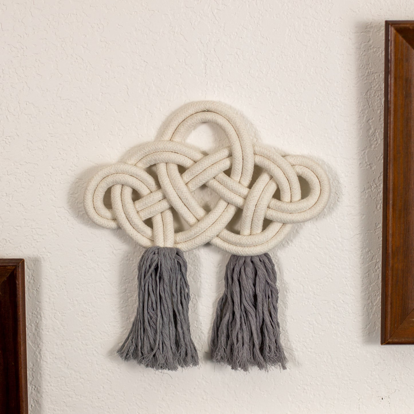 The Infinity Knot Blue