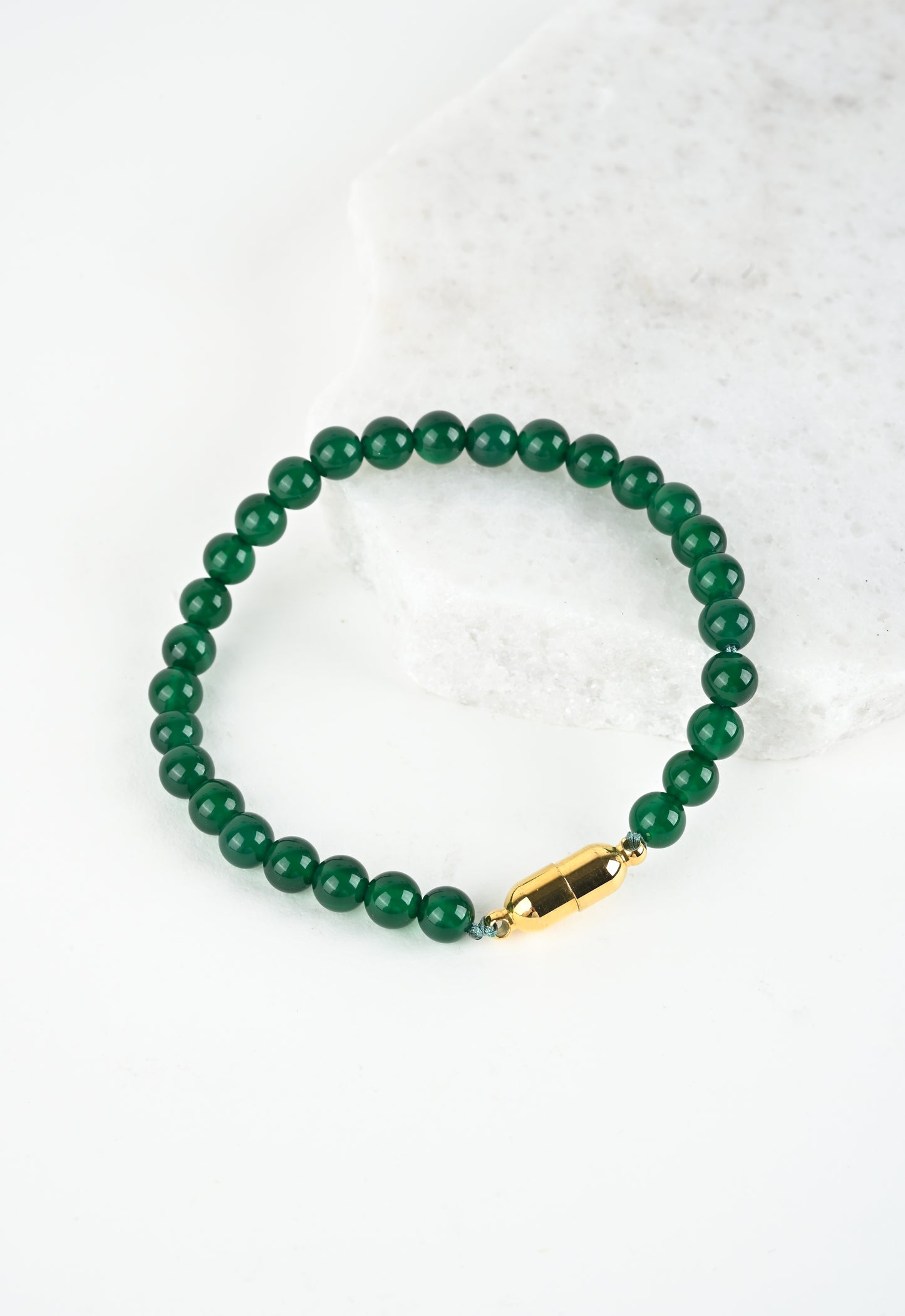 Green agate bead bracelet with gold closures