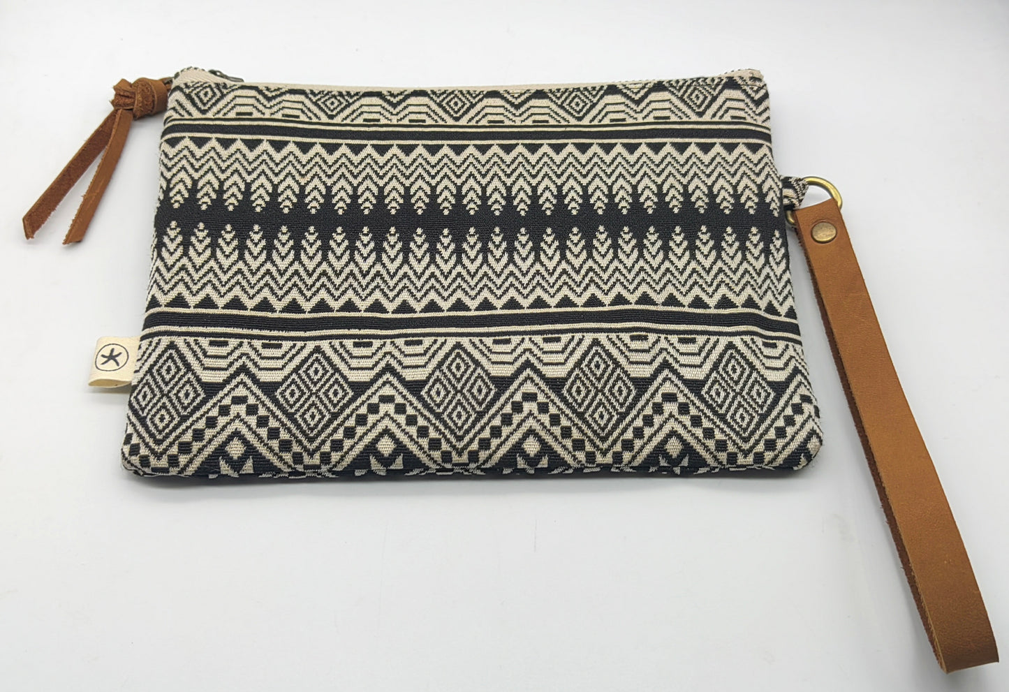 Amara Wristlet in Charcoal/Thai Bag