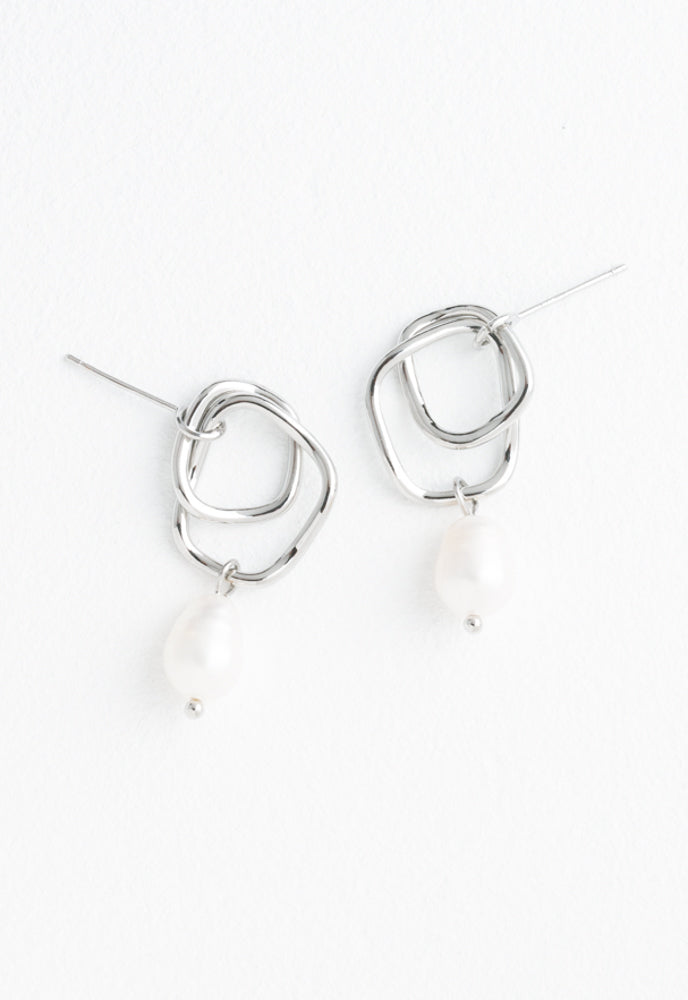 Everlasting Pearl Earrings in White Gold
