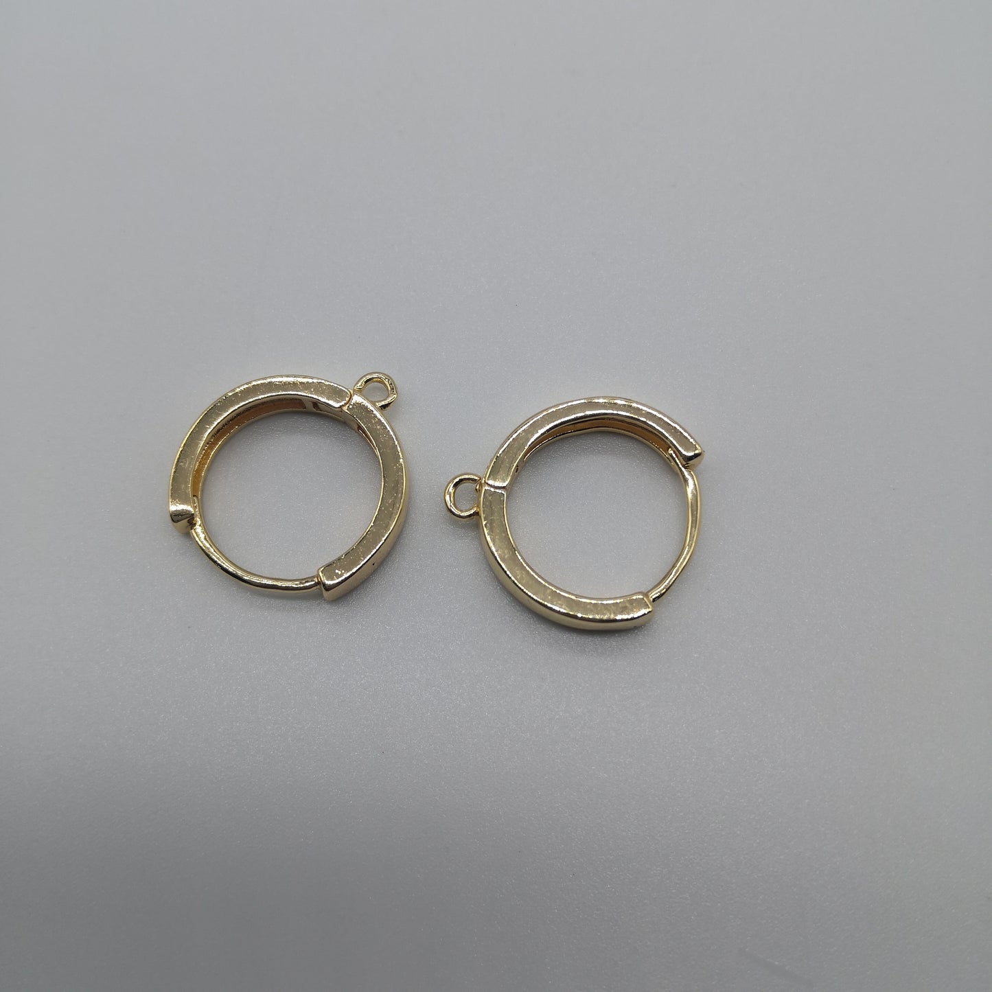 Huggie Hoop Earring with open ring (gold)