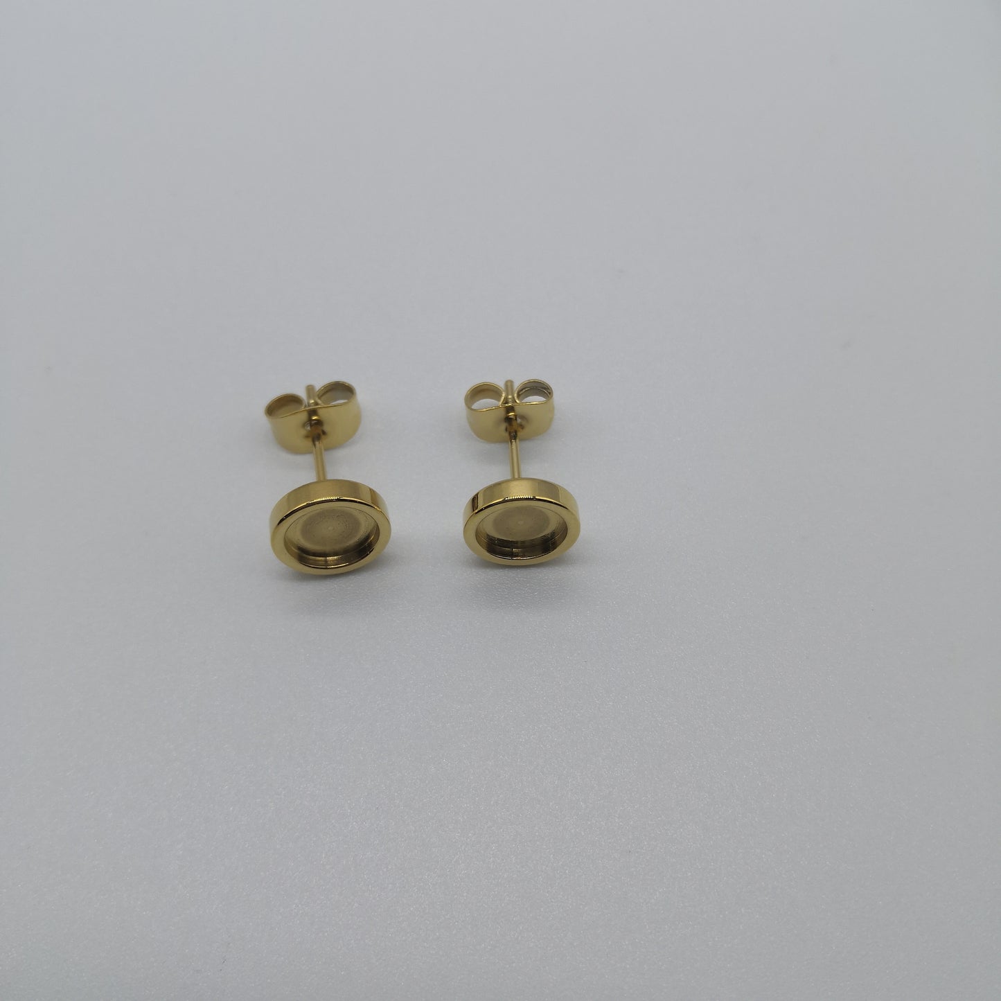 Bezel Post Earring (gold)