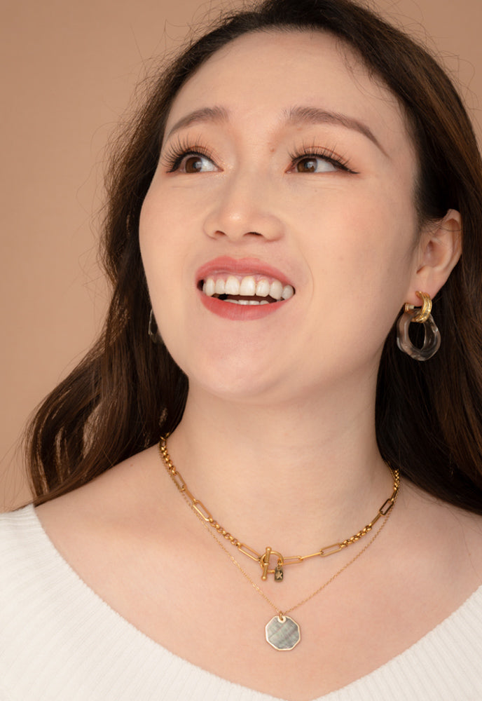 Graceful Mother of Pearl Necklace
