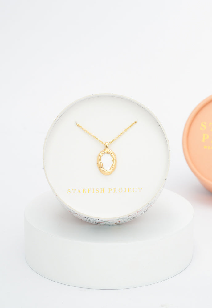 Picture Perfect Mother of Pearl Necklace