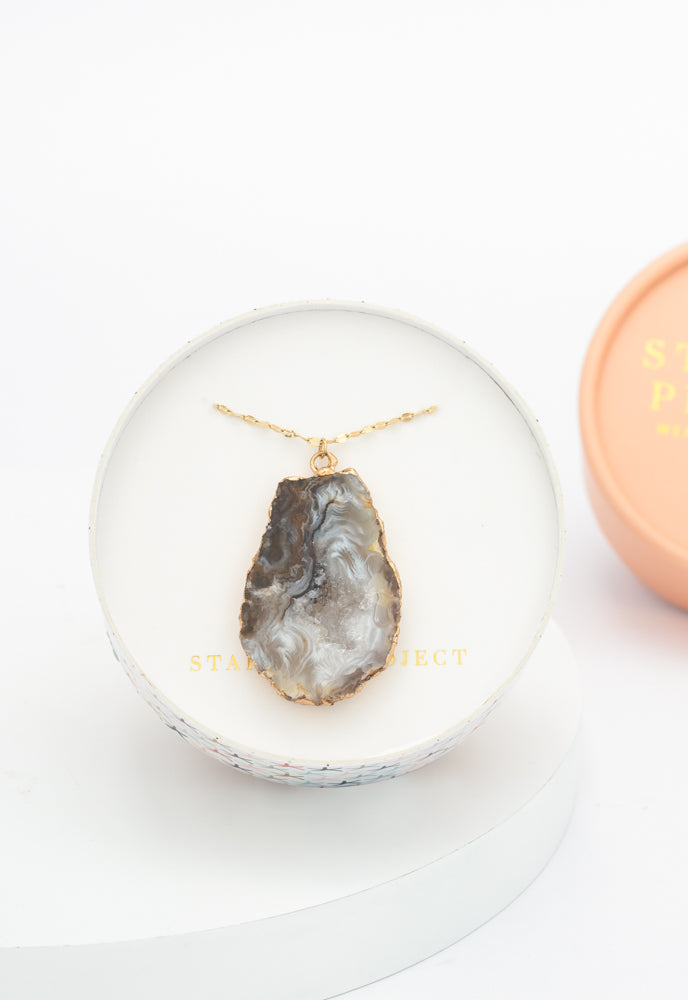Natural Beauty Agate and Gold Necklace