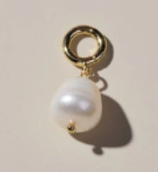 Freshwater pearl charm
