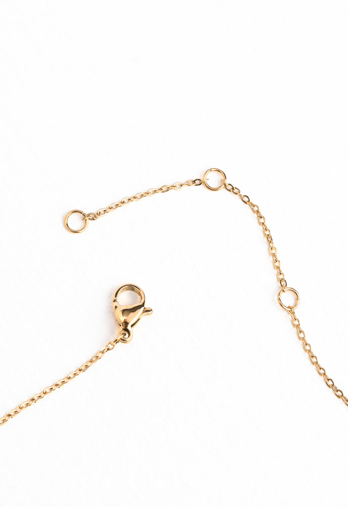 Floral centered on chain necklace