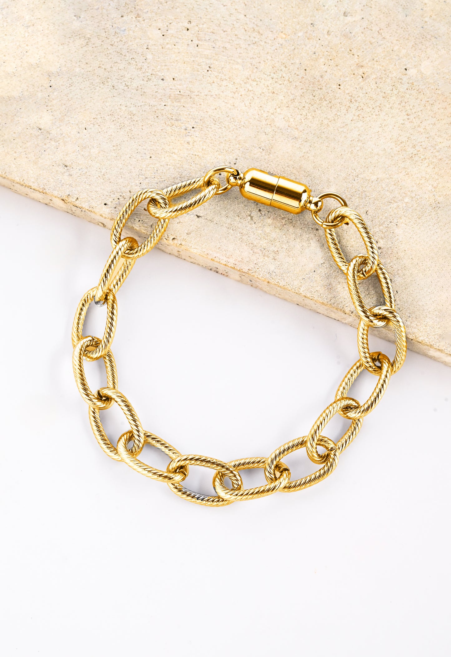 Larger textured chain Bracelet - gold