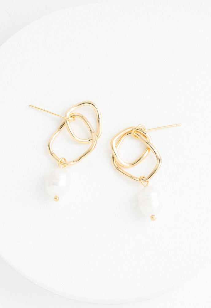 Everlasting Pearl Earrings in Gold