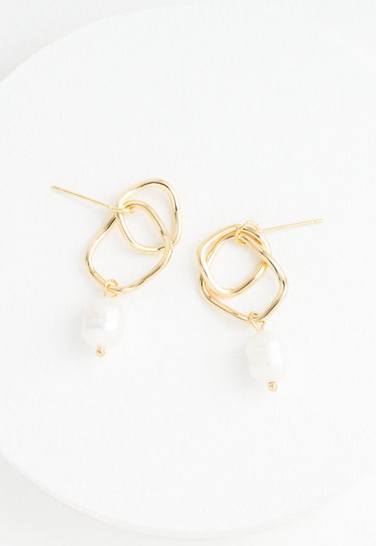Everlasting Pearl Earrings in Gold