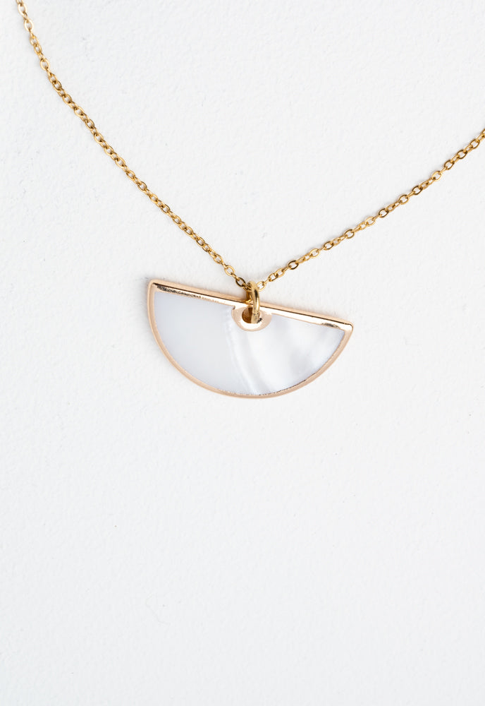 Remarkable Mother of Pearl Necklace