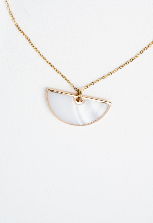 Remarkable Mother of Pearl Necklace
