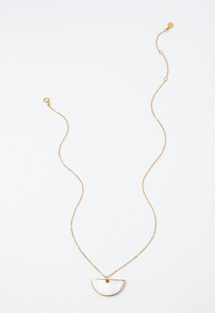 Remarkable Mother of Pearl Necklace