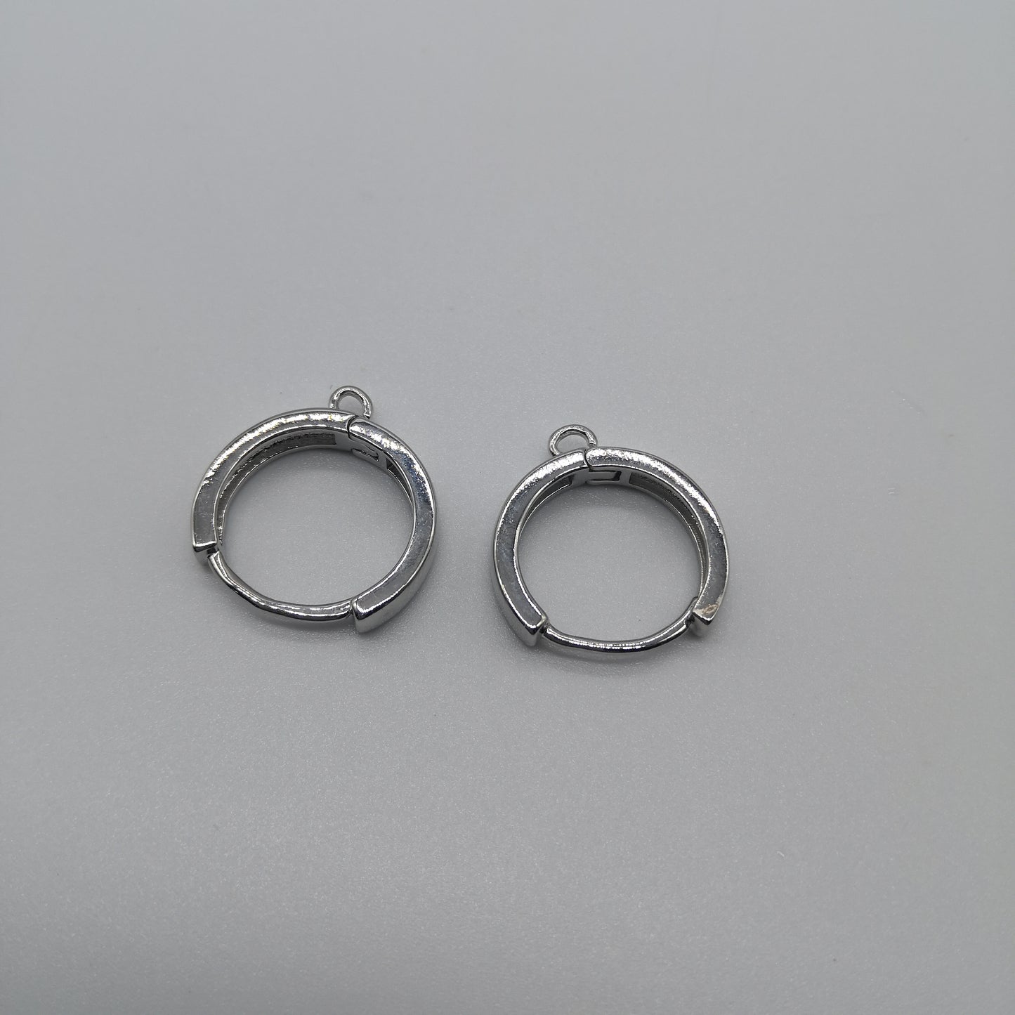 Huggie Hoop Earring with open ring (silver)