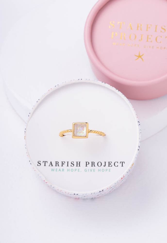 Bright Ring in Glistening White & Gold